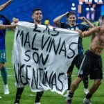 Críticas a Argentina por pancarta sobre Malvinas tras vencer a Inglaterra