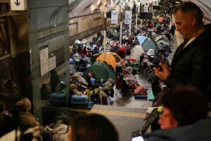 Ataques rusos en Kiev dejan 13 muertos y graves daños civiles
