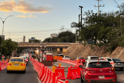 Tráfico en Bernardo Quintana cae 50% por obras del tren México-Querétaro