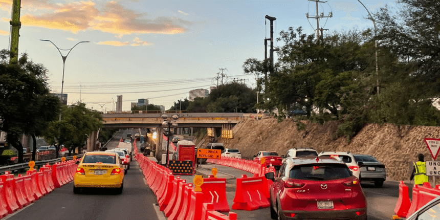 Tráfico en Bernardo Quintana cae 50% por obras del tren México-Querétaro