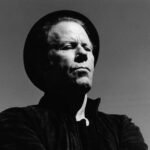 Tom Waits publica “The Fly” junto a Massive Attack tras 13 años