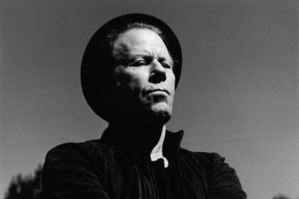 Tom Waits publica “The Fly” junto a Massive Attack tras 13 años