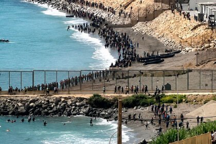 Ceuta desborda su capacidad tras la llegada de 2,000 migrantes