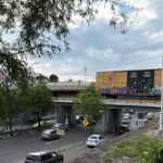 Reducen carriles en Bernardo Quintana por obras del Tren México-Querétaro