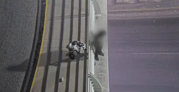 Policía de San Juan del Río rescata a hombre en crisis en puente