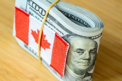 Canadá aplica aranceles del 50% a productos de Estados Unidos
