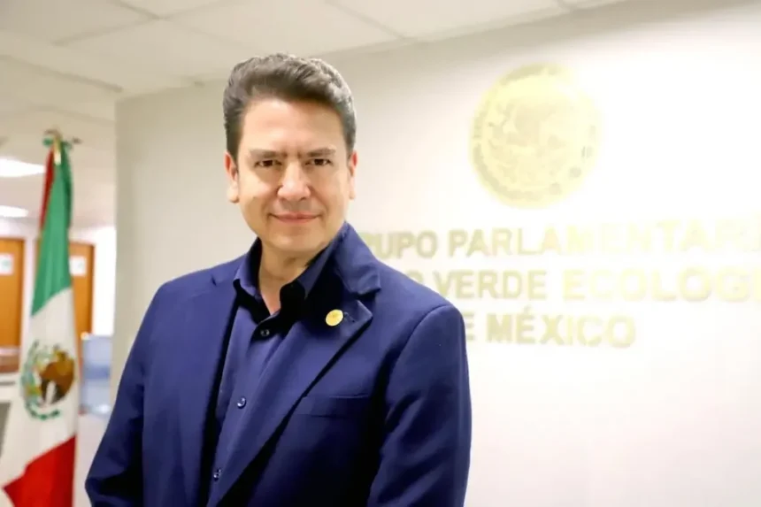 Santiago Nieto y Astudillo lideran encuestas de Morena en Querétaro