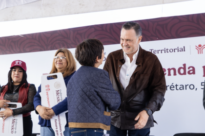 Kuri entrega 117 viviendas en Querétaro con apoyo federal