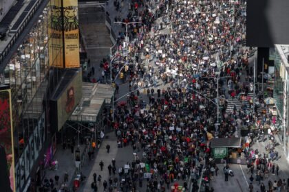 EEUU demanda a Nueva York, Connecticut y Vermont por becas a migrantes