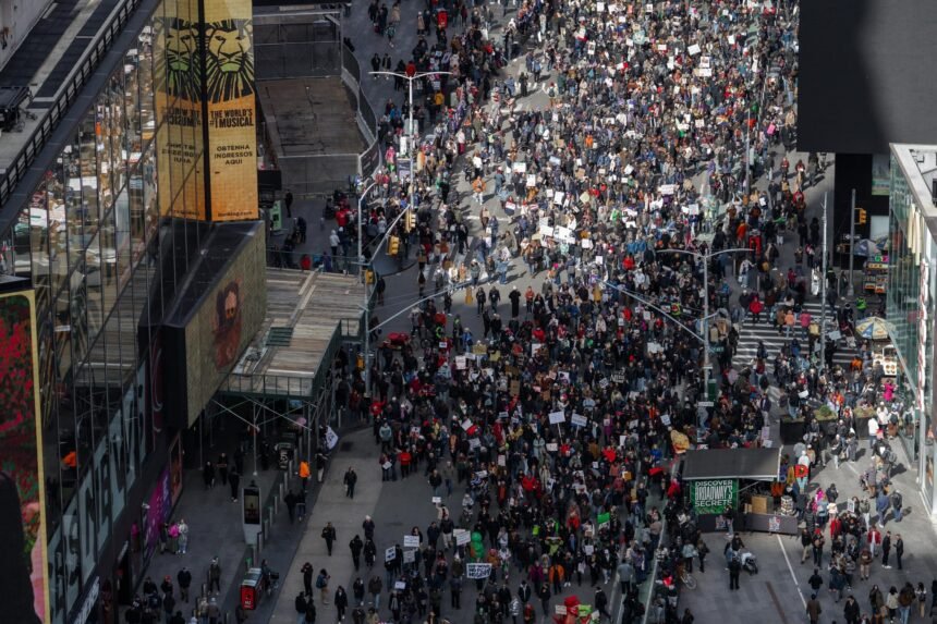 EEUU demanda a Nueva York, Connecticut y Vermont por becas a migrantes