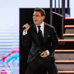 Luis Miguel anuncia gira de regreso a los escenarios en 2027