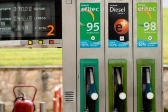 El precio de los carburantes sube en Europa y causa protestas