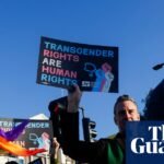Juez federal valida participación de atletas trans en California