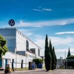 Volkswagen México reduce turnos y producción en planta de Puebla