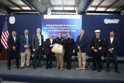 Laredo, Texas dona equipo a bomberos y Protección Civil de Querétaro