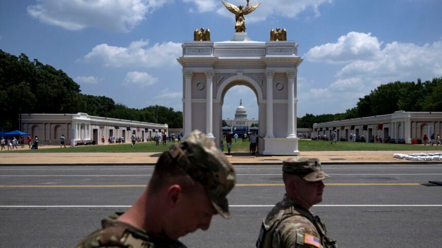 Crece polémica por complejo militar en arco de Trump en Washington